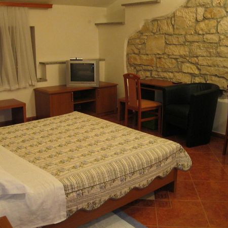 Apartments Lav Porec Bagian luar foto