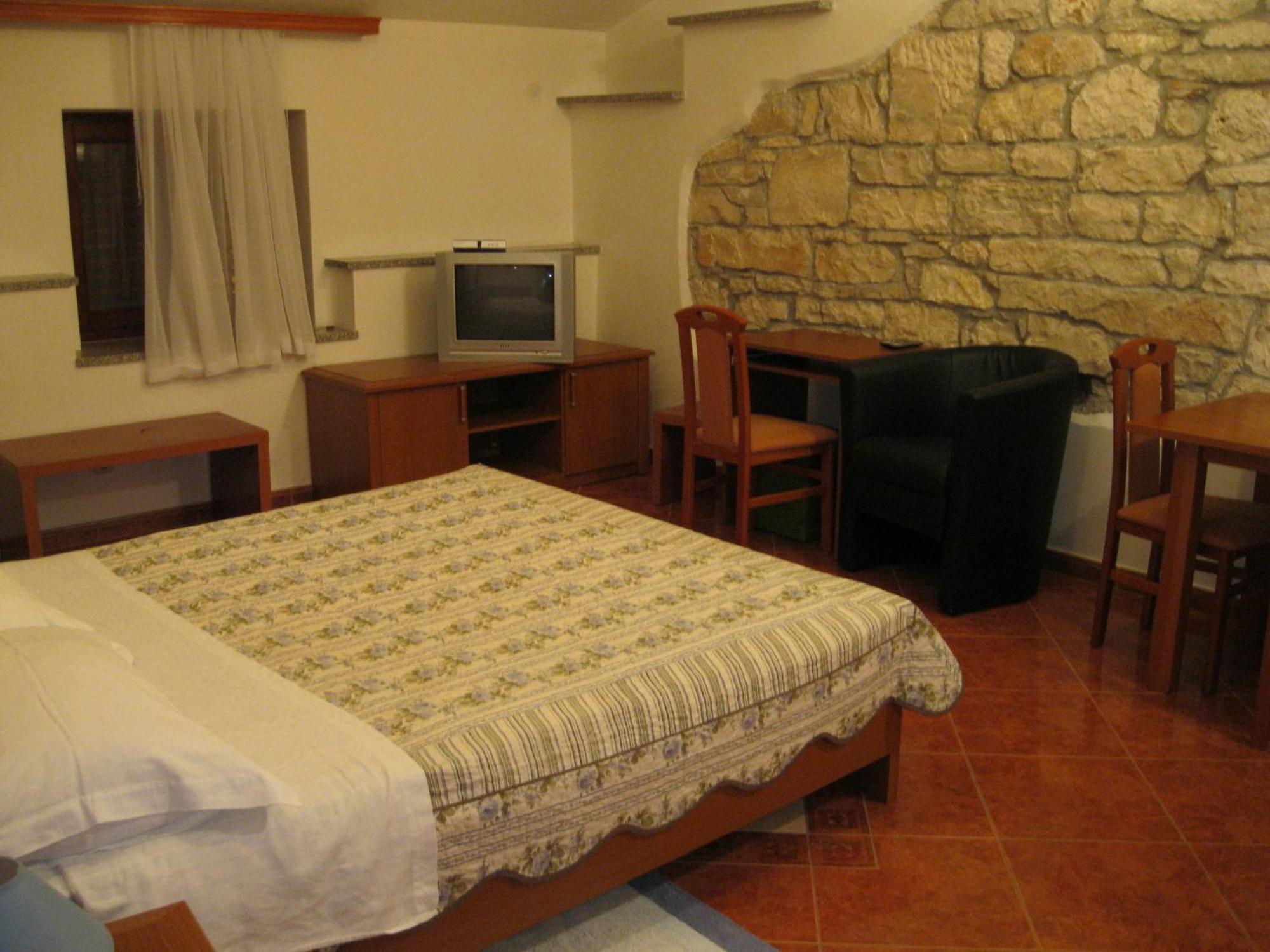 Apartments Lav Porec Bagian luar foto