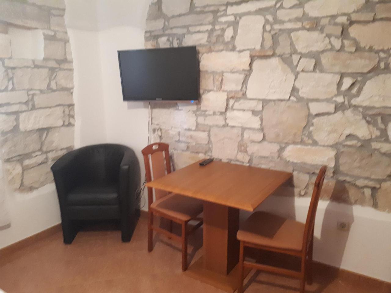 Apartments Lav Porec Bagian luar foto